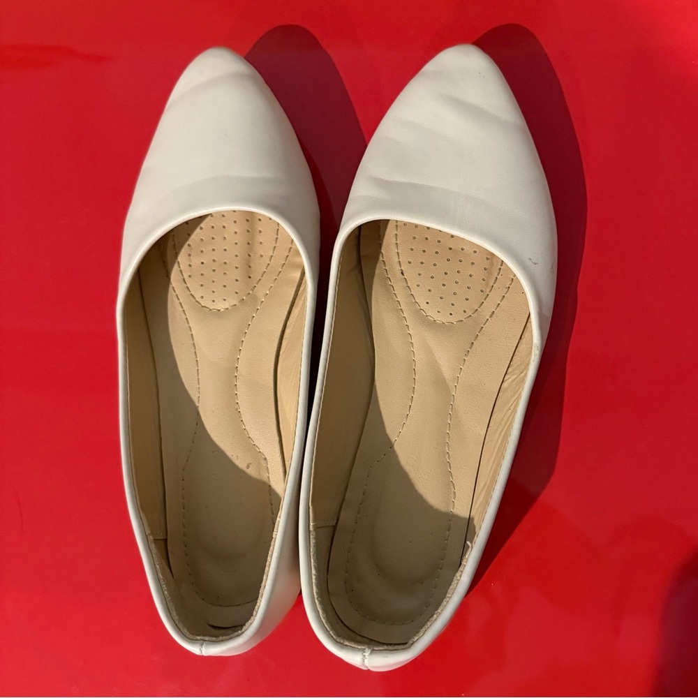 Elegant White Women's Flats‎